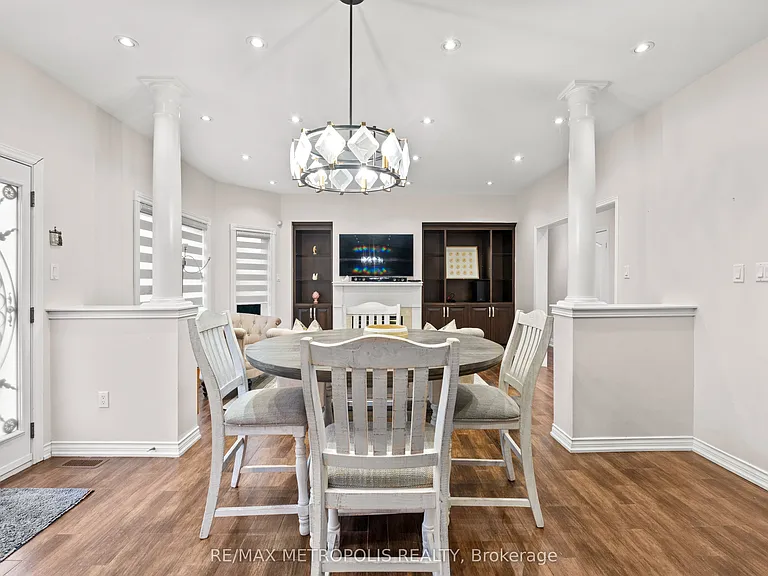 552 Feathergrass Cres #MAIN UPPER — Photo 8