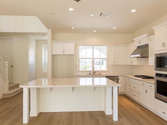 3rd image of 608 Santa Lucia Way