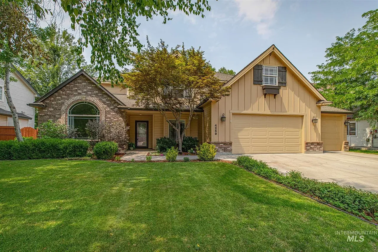 5 bed, 3.5 bath, 2866 sqft, $8,500 — Photo 2
