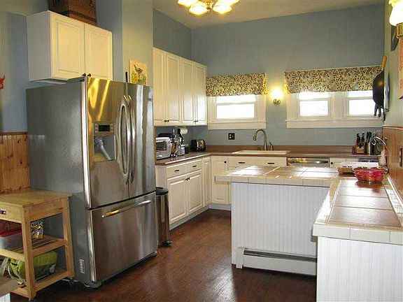 5th image of 228 E Main St