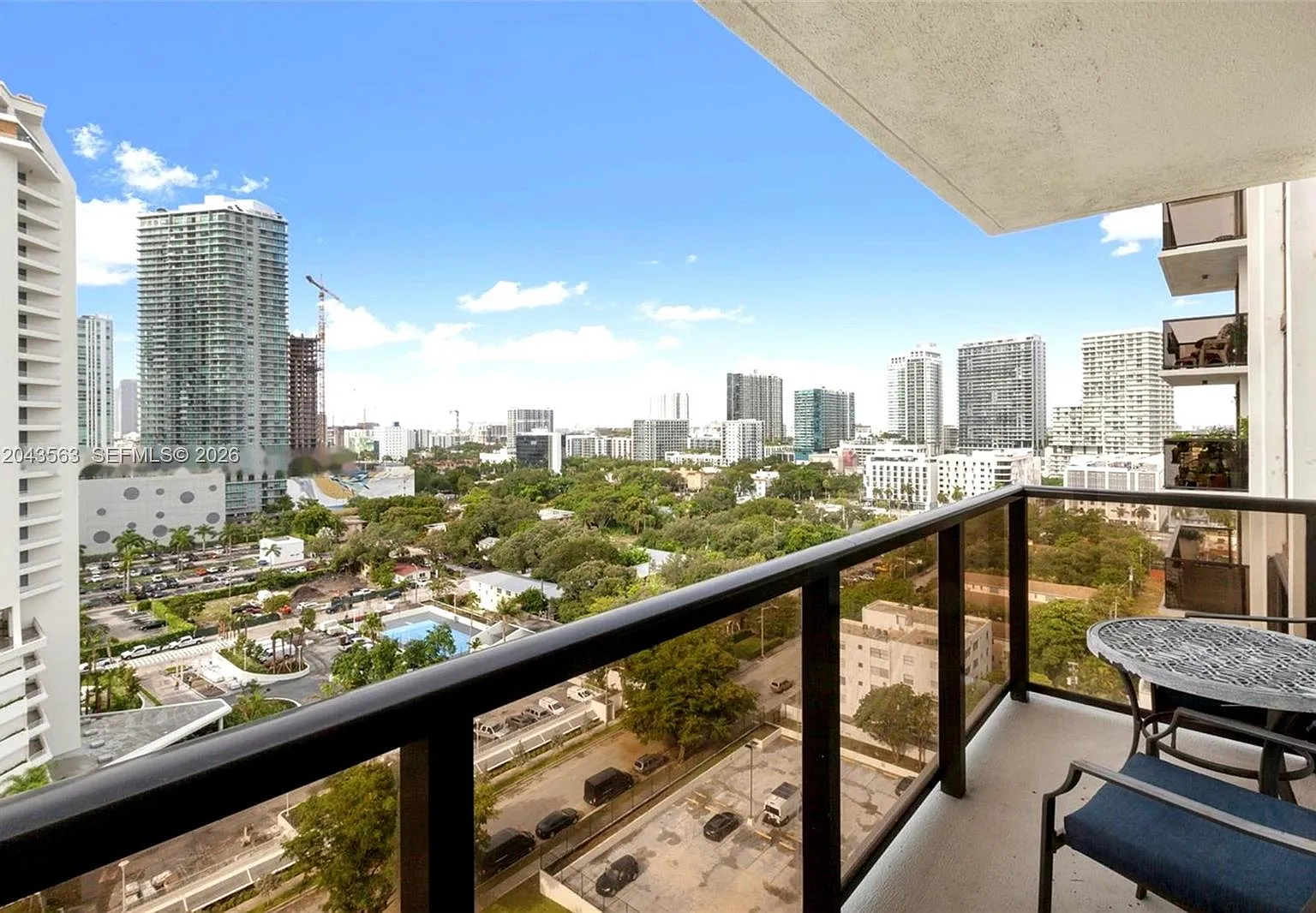 Charter Club Condo — Photo 3