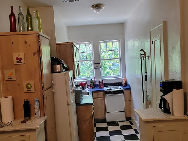 221 N Candler St #14 — Photo 6