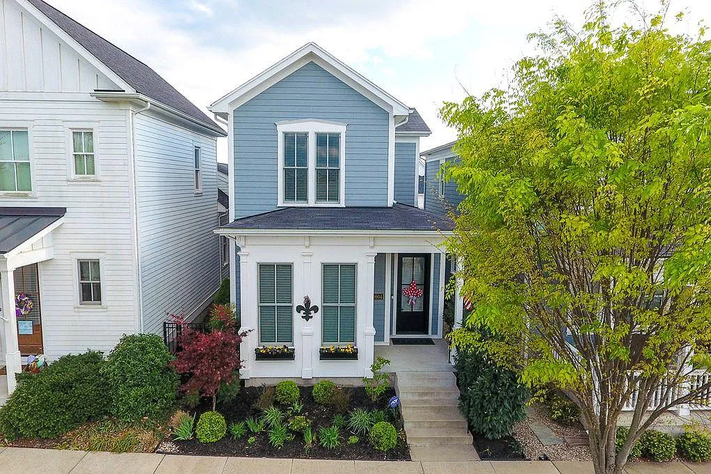 10904 Kings Crown Dr — Photo 1