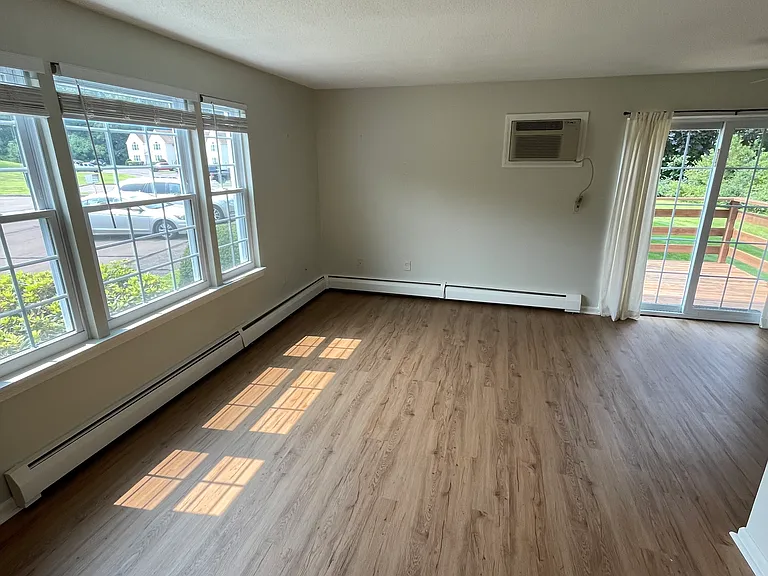 14 Pinney St #10 — Photo 4