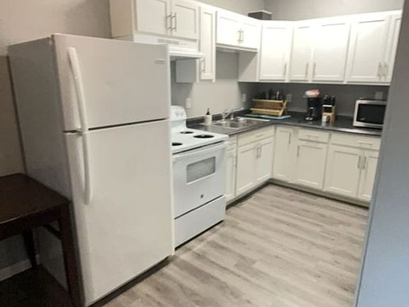 3rd image of 1201 E Broadway Ave APT A