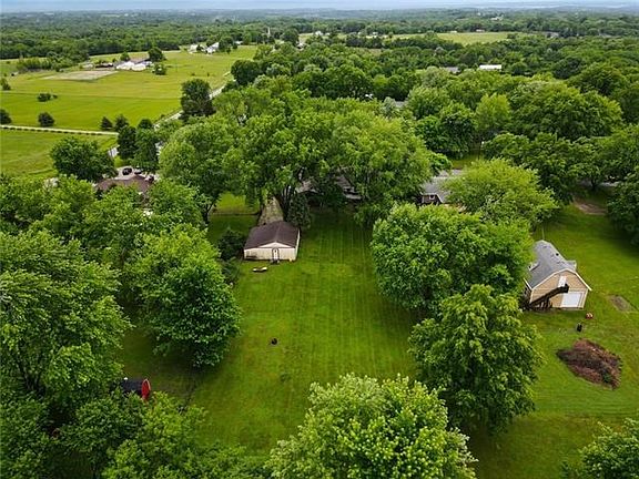 4th image of 3020 Maplewood Dr