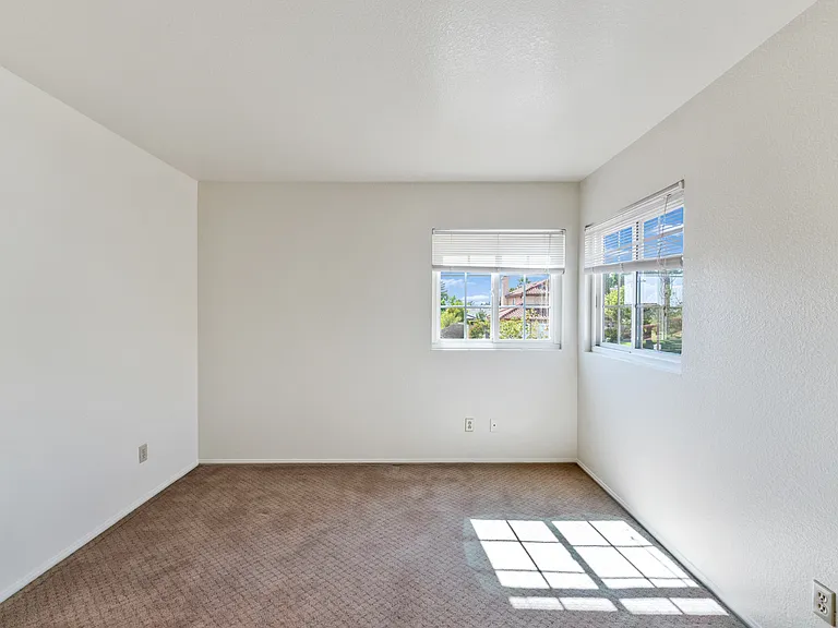 6587 Shawna Ave — Photo 22