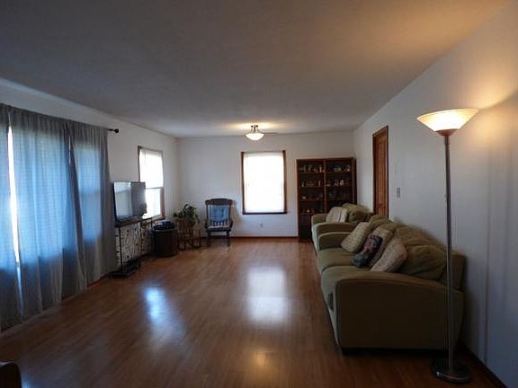 3rd image of 102 Richmond Heights Rd