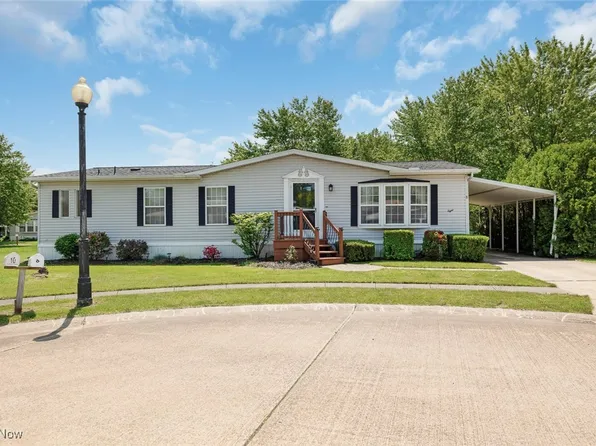 8 Harmony Cir, Olmsted Falls, OH 44138