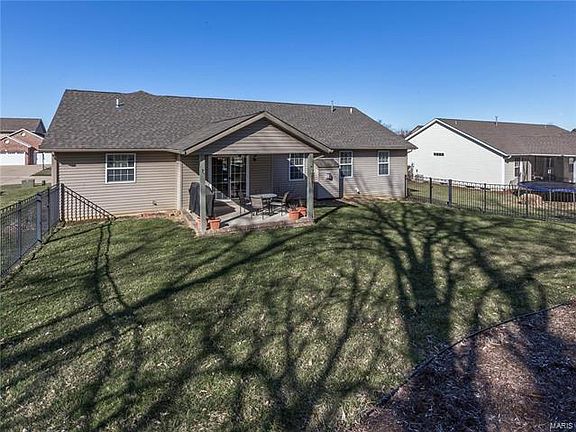 4th image of 66 Oak Leaf Dr