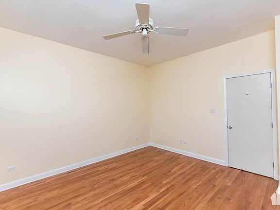 4th image of 1827 W Oakdale Ave #D1