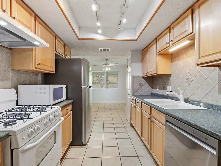 3009 Bushnell Dr — Photo 10
