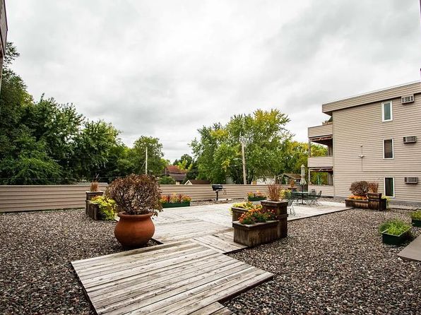 2425 E Franklin Ave APT 203