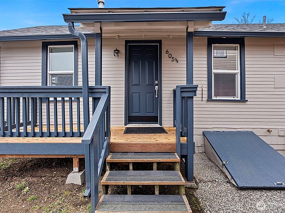 2nd image of 605 1/2 Veneta Avenue