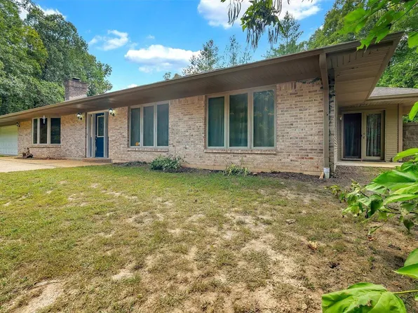 1696 Andrew Ln, Pacific, MO 63069