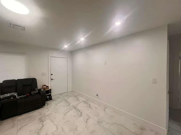 726 SW 7th St #1-2 — Photo 5