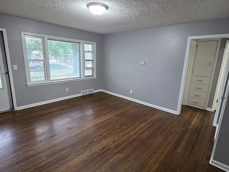 2119 S Glenn St — Photo 21