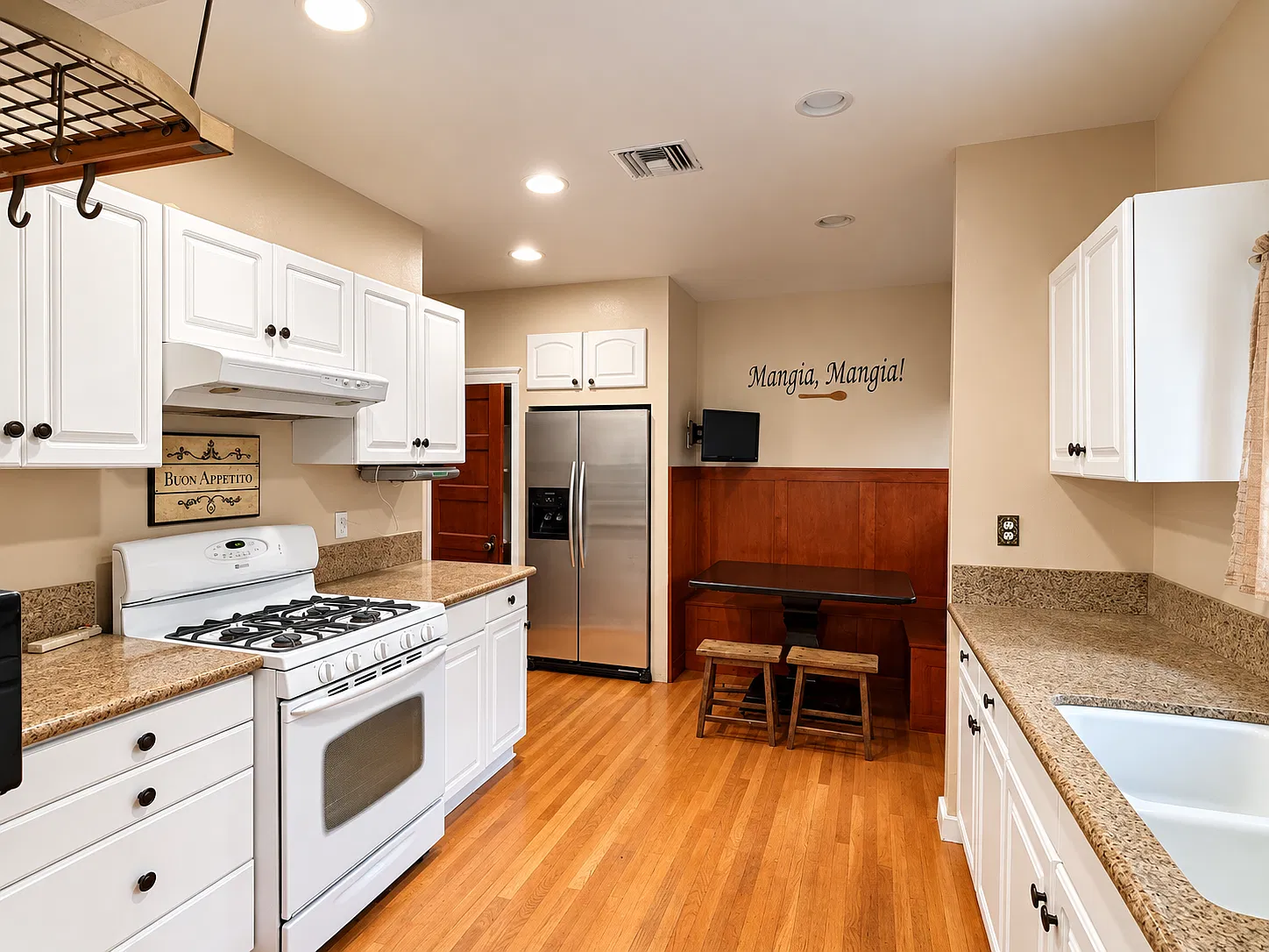 3 bed, 1600 sqft, $5,500 — Photo 3