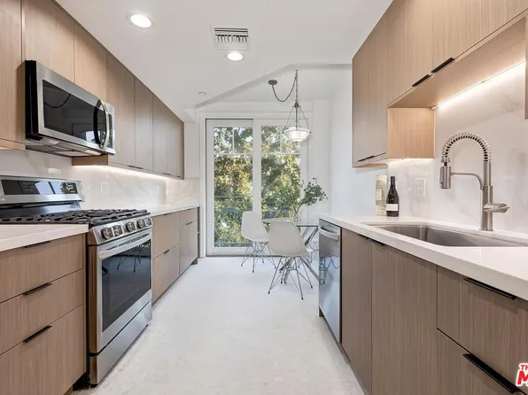 430 N Oakhurst Dr Unit 202, Beverly Hills, CA 90210