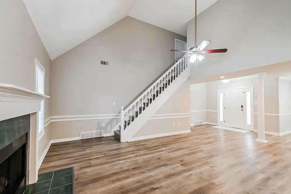 3 bed, 2.0 bath, 1831 sqft, $2,165 — Photo 4