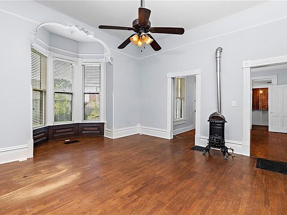 5th image of 128 N Leonard St