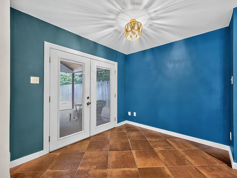 801 Kavanagh Dr — Photo 14