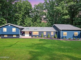 18 Mount Dr, Holmdel, NJ 07733