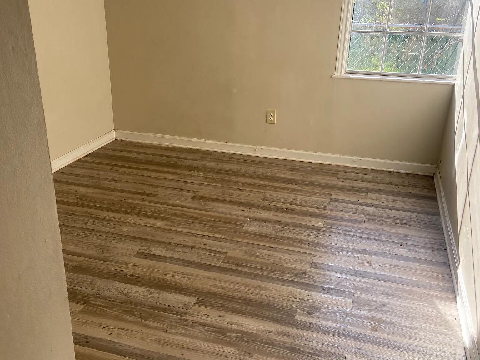 3 bed, 1200 sqft, $850 — Photo 3