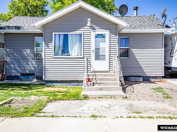 3rd image of 524 4th Ave W