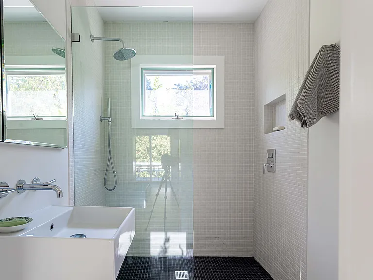 210 Manor Ln — Photo 22