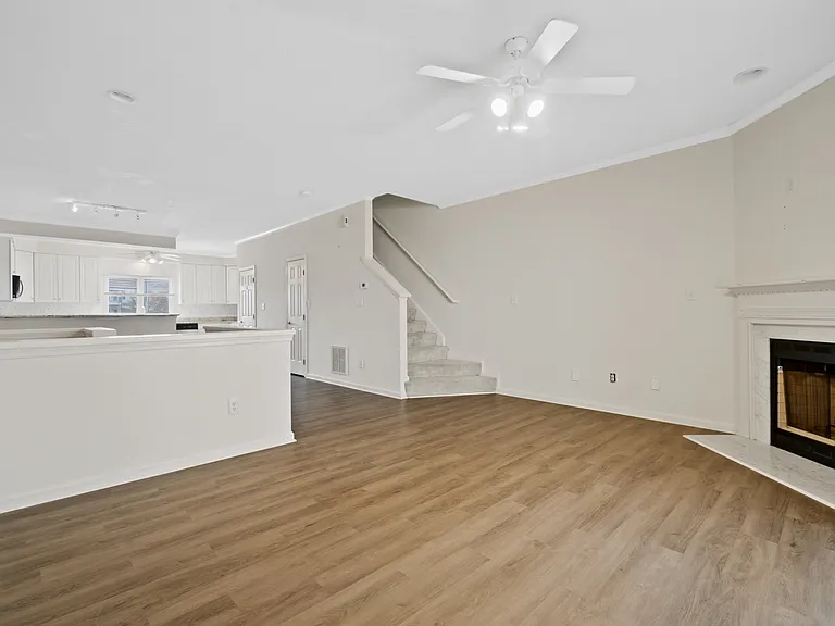 3224 Shore Dr — Photo 1