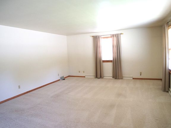 3rd image of 1142 Bond St