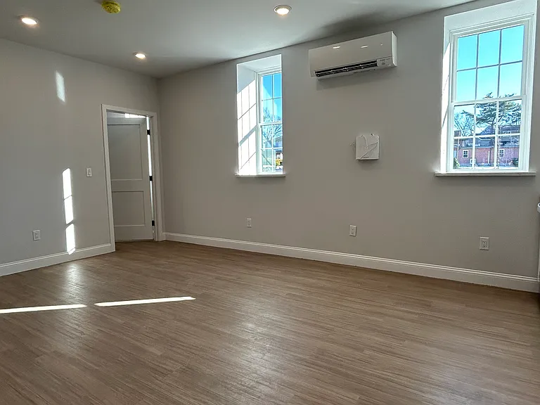 1193 Commercial St #2B — Photo 2