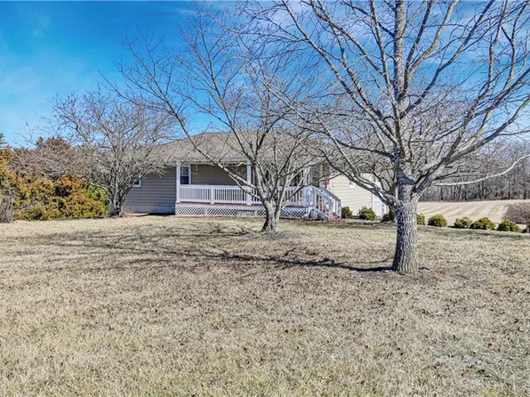 17782 203rd St, Tonganoxie, KS 66086