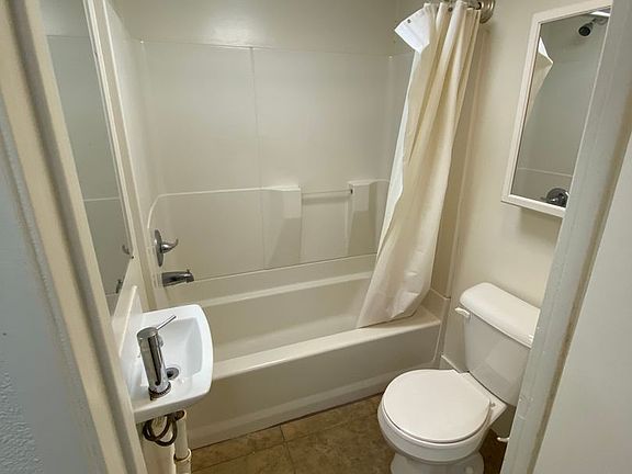 3rd image of 5615 Carpinteria Ave #212