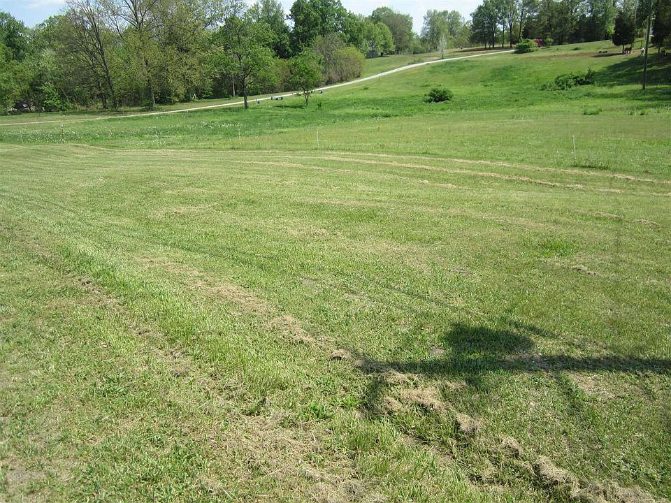 2nd image of 135 Sun Valley Rd