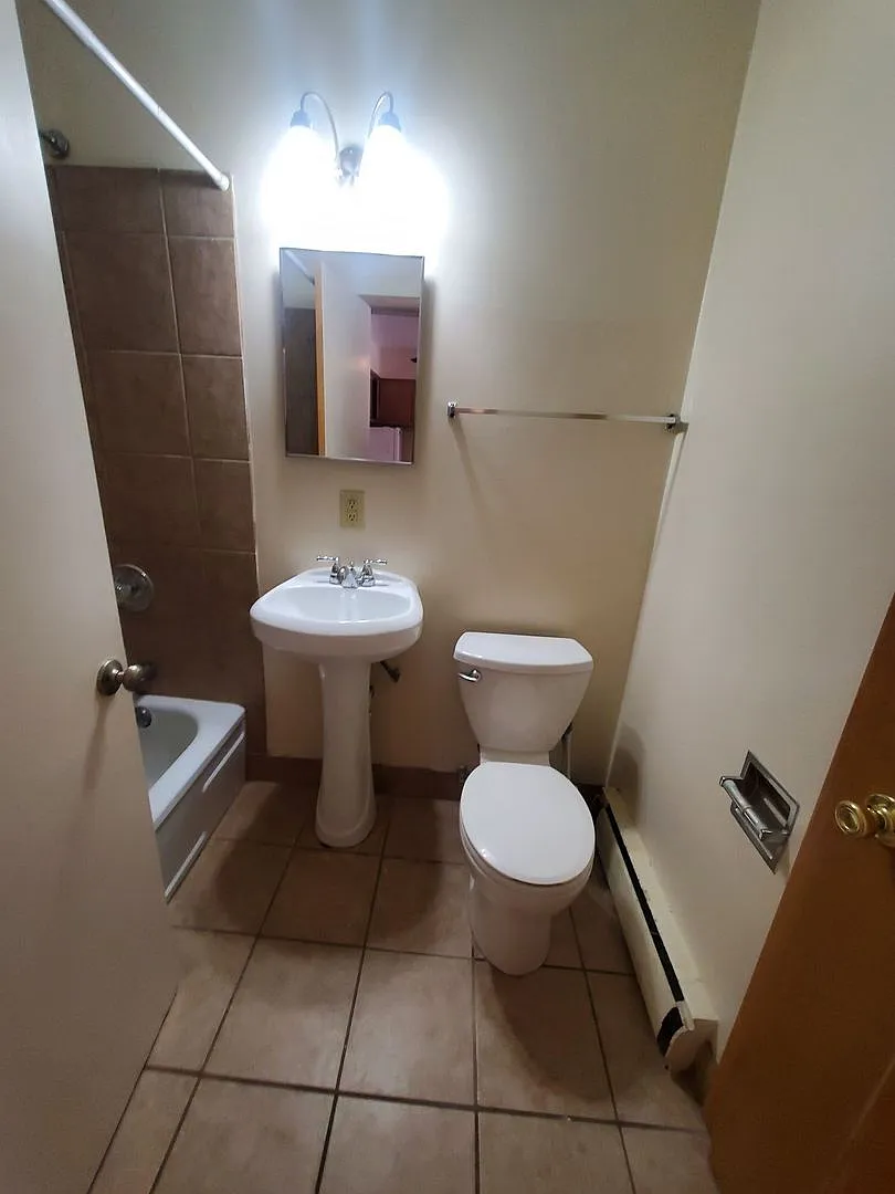 1851 N Oakland Ave (18 Unit) — Photo 3