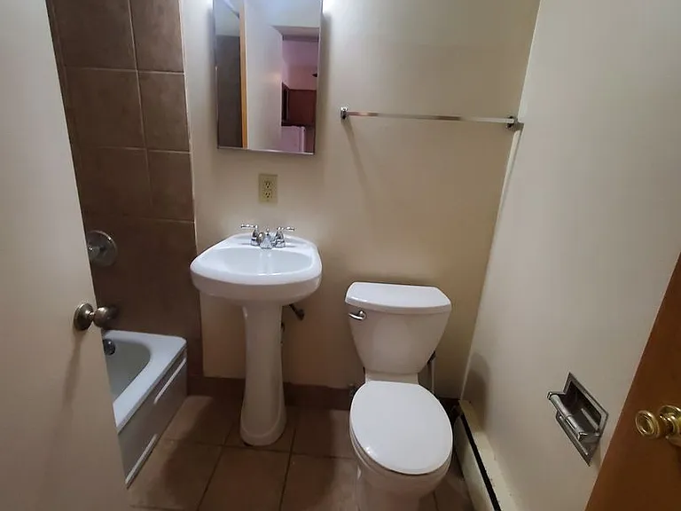 1851 N Oakland Ave (18 Unit) — Photo 3