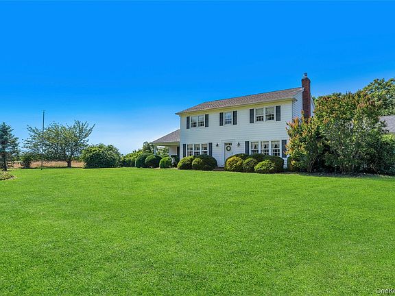 2nd image of 865 Peconic Bay Boulevard