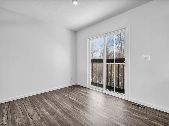 5th image of 716 Pine Spring Dr