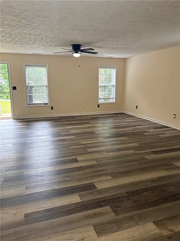 4 bed, 3.0 bath, 1800 sqft, $2,200 — Photo 3