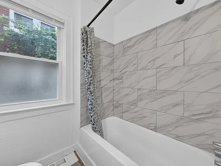 2025 Calvert St — Photo 28