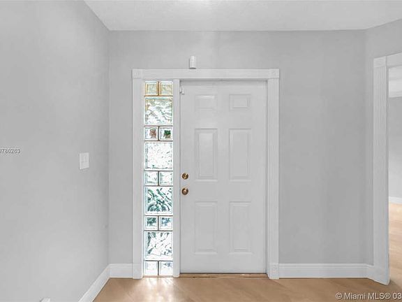 4th image of 944 NW 104th Ln #944