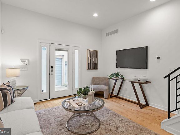 4th image of 1006 S Reese St