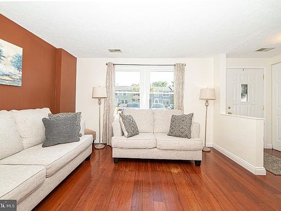 4th image of 10155 Wilmington St