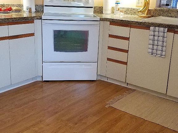 2nd image of 6765 SE Bunker Hill Dr