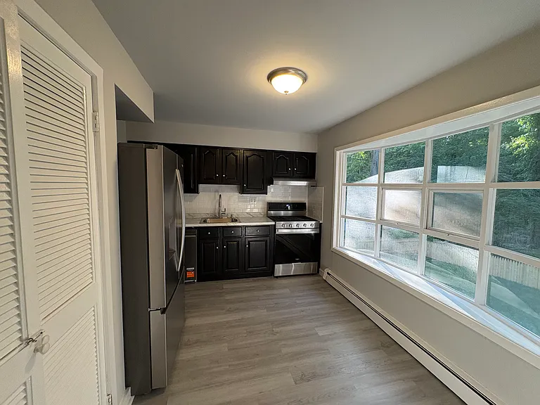 261 Elizabeth Ave — Photo 4