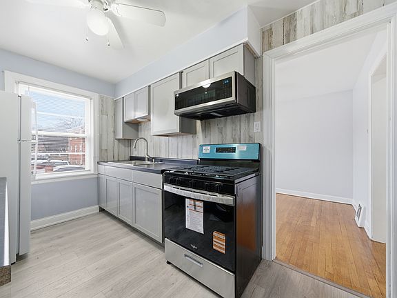 2nd image of 1949 W Albion Ave #1