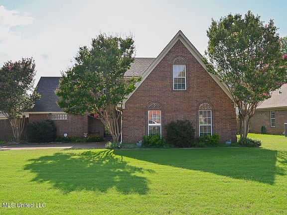 3rd image of 6681 Crystal Dr