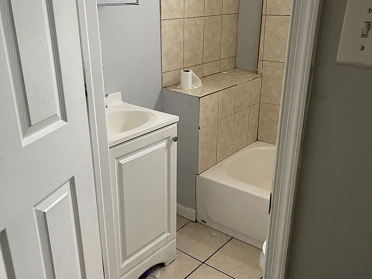 1204 W Rockland St #4 — Photo 6